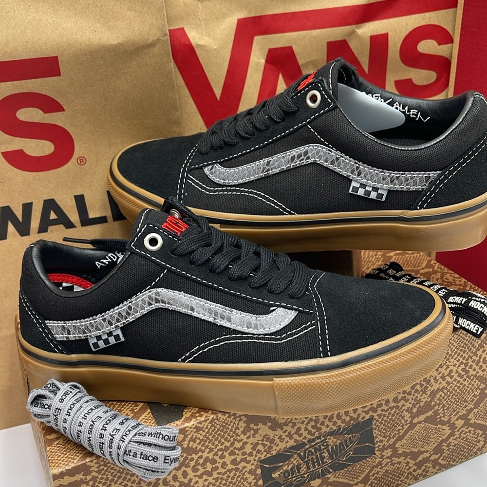 Vans Men’s Skate Old Skool Hockey Skateboards Black/ VN0A5FCB18J
Sneakers - Picture 11 of 16